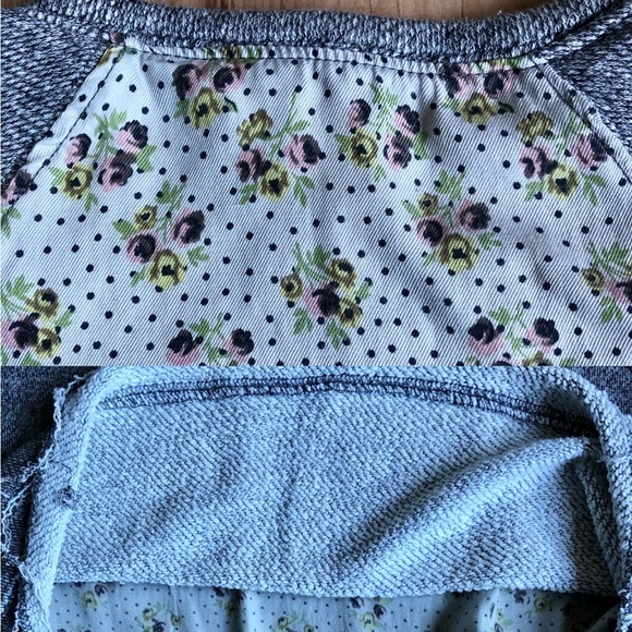 STITCH & KNOT Pullover Distressed Sweater Floral Short Sleeve Small Gray Women’s - Picture 4 of 14